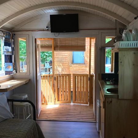 Camping L'Alguer 莱斯普拉内斯德奥斯托莱斯 外观 照片